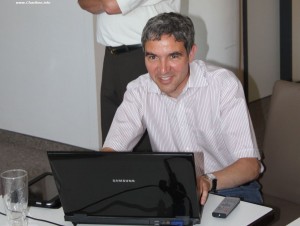 MdB Dr. Stephan Harbarth beim Posten in Facebook