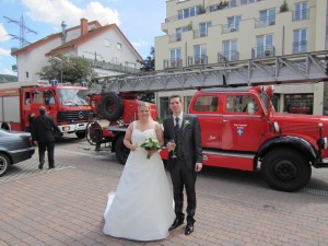 Vor dem Brautauto