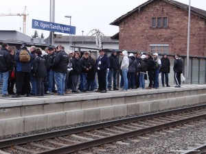 263 - SVS Fans am Bahnhof 1