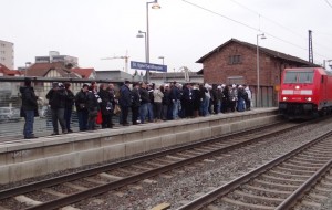 263 - SVS Fans am Bahnhof 2
