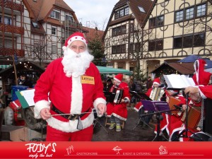 Leimener Flashmöbbchen mit Weihnachtsmann 1957 - Bannerträger LL 2