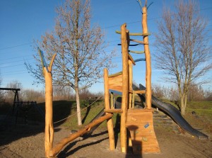 2012 - Spielplatz Gerät