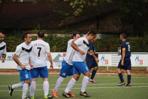VfB-Spieler bejubeln einen Treffer gegen Heidelberg 4302 - VfB-Spieler bejubeln einen Treffer gegen Heidelberg