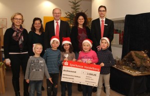 4586 - Sparkasse spendet 2500€ an Apfelbäumchen