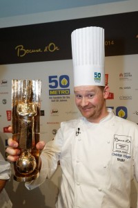 4623 - Bocuse d'or - Christian Krüger mit Pokal