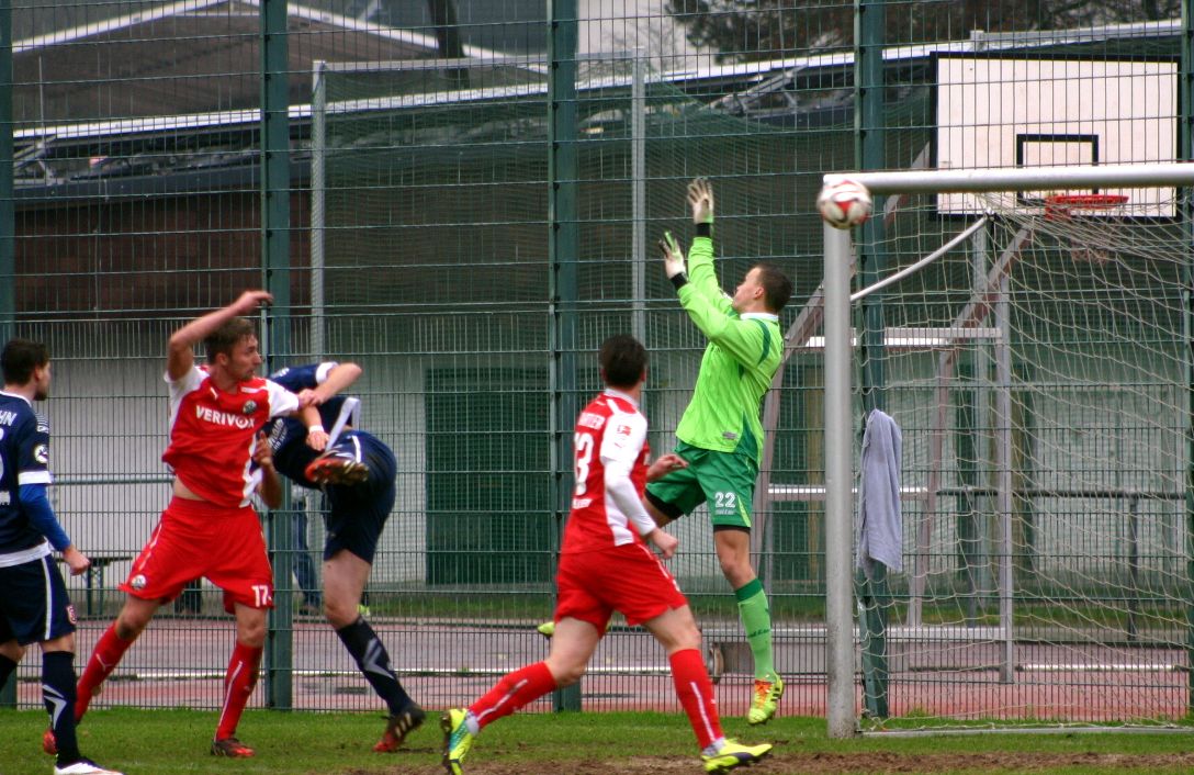 Schwartz-Elf siegt gegen Regensburg