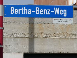 4866 - Frauenspaziergang 3 - Bertha-Benz