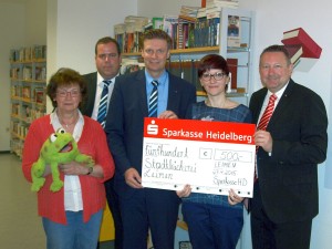 5106 - Spende Stadtbücherei für Leseecke 270415