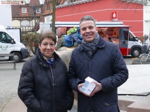 6704 - Hans Reinwald auf Wochenmarkt Leimen