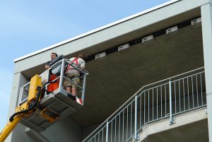 Mauerseglerkisten anbringen