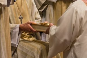 2016-11-20-ueberreichen-des-evangeliars