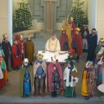 8407 - Sternsinger St. Aegidius im Altarraum kompr dok