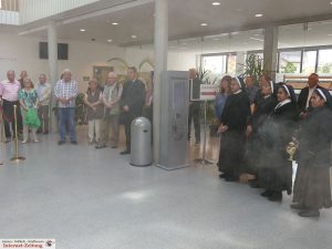 Leichter Weihrauchnebel lag über der Segnung