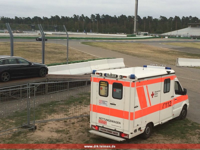 Leimener RTW sichert zusammen mit Hockenheimer Motodrom-Rettungswagen McLaren GT Series