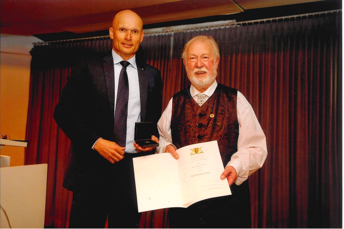 Dieter Degreif mit der Staufermedaille des Ministerpräsidenten ausgezeichnet