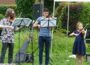 Picknickdeckenkonzert der Musikschule: </br>Erst kalte Dusche, dann herzwärmende Musik