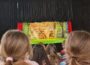 Vorhang auf – „TrollToll“ Theater zu Besuch in der Gauangellocher Schlossbergschule