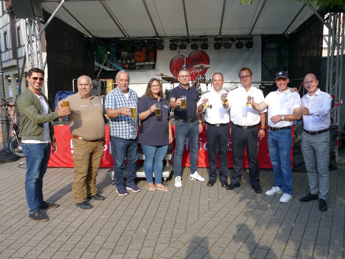 Leimener Sommerfest mit intern. Prominenz: Topgun Tom Cruise und Amazons Jeff Bezos
