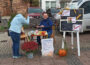 Info-Stand der Caritas auf dem Gauangellocher Wochenmarkt