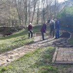 Rechtzeitig vor Ostern: Barfußpfad neben dem Naturfreundehaus in Topzustand versetzt 19328 - Barfußpfad