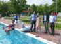 Beckenlifter im Freibad in Betrieb – Ohne fremde Hilfe schwimmen gehen