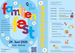 Plakatmotiv „Alles Familie!“ mit stilisierten Figuren und Veranstaltungsinfos im Juli 2025 im Q21 Familienzentrum Leimen.