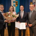 Ernennungsurkunde für künftigen Landrat Manuel Just überreicht 22861 - KT_Ernennungsurkunde